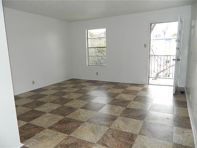 1st image of 1501 Kinney Ave APT 218