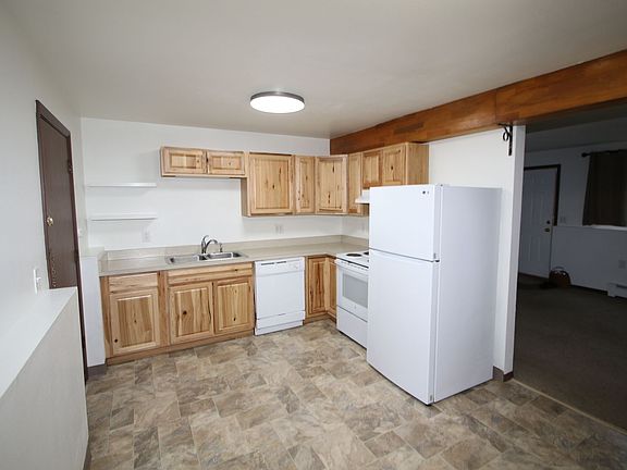 3rd image of 710 Dogwood St APT B