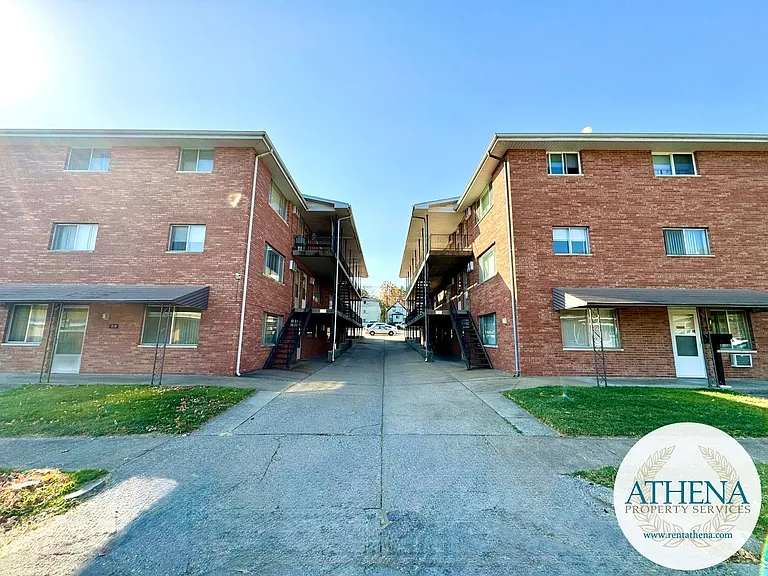 319 N Frederick St — Photo 5