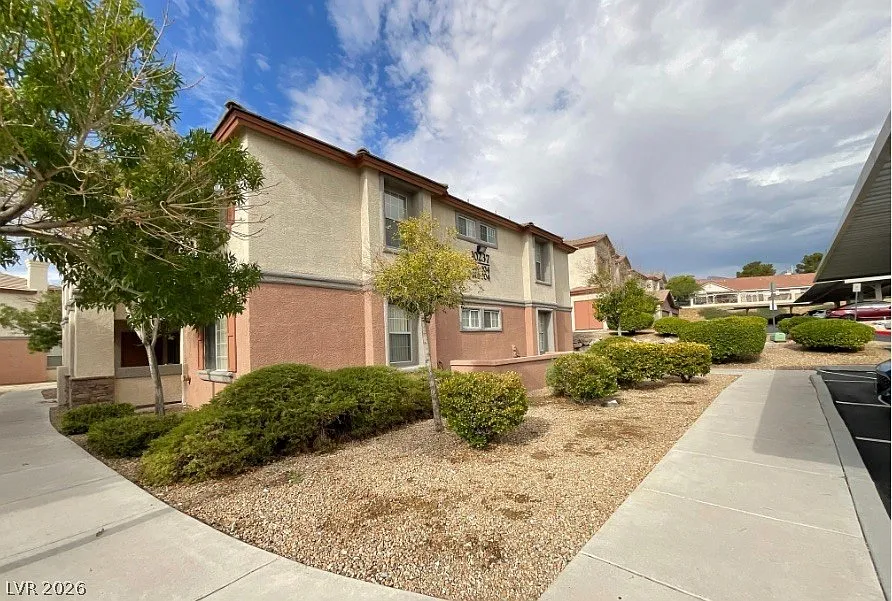 Building Photo - 10237 King Henry Ave #203
