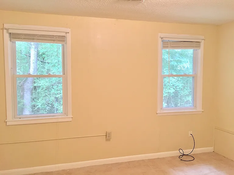 606 N Maple St — Photo 16