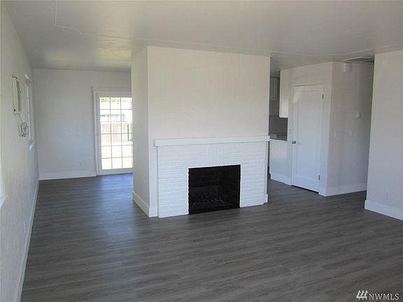 2nd image of 814 S Fairbanks Dr