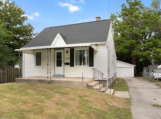 1135 Ridgeway Ave, Aurora, IL 60506