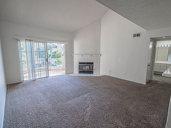2nd image of 23633 Del Monte Dr Unit 276