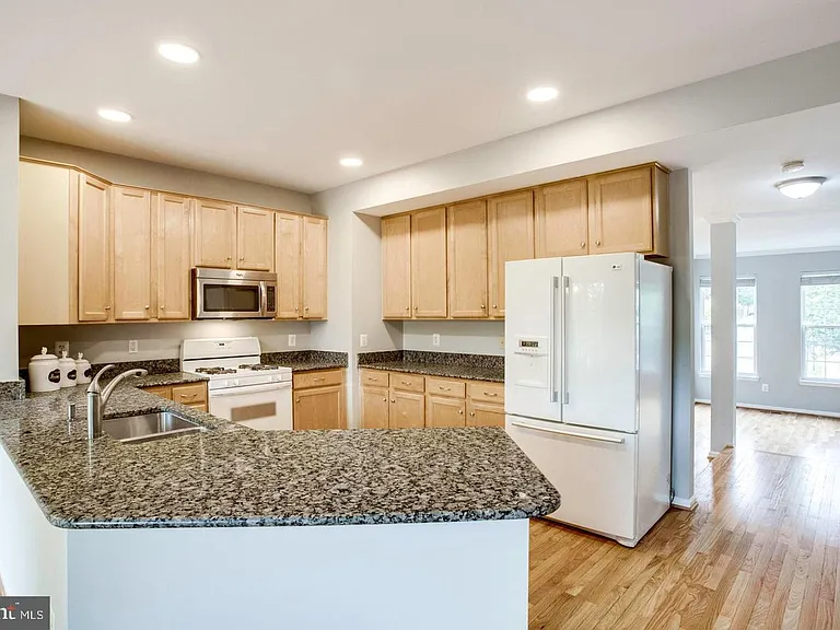 12476 Casbeer Dr — Photo 9