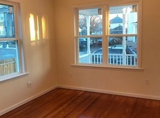 8 1st St #8, Glen Cove, NY 11542