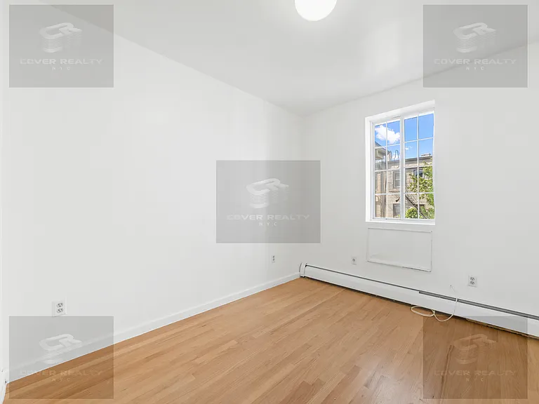 1069 Jefferson Ave #3 — Photo 5
