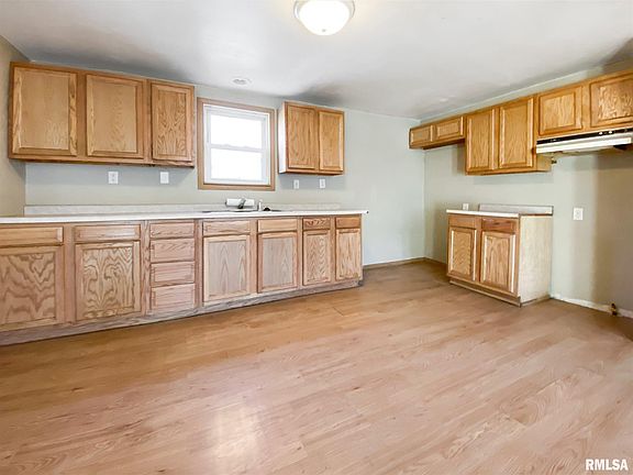 4th image of 149 Maywood Ave