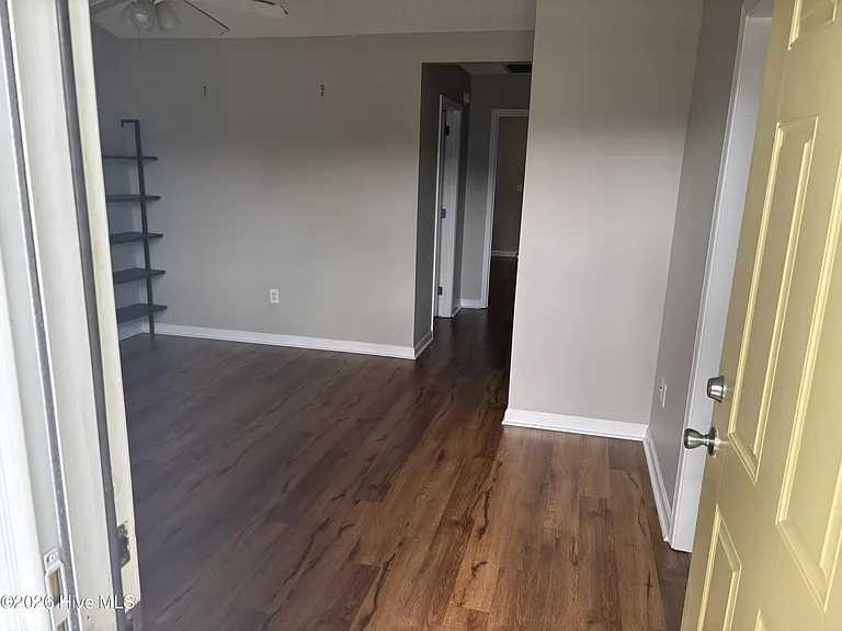 302 Courtyard E — Photo 2