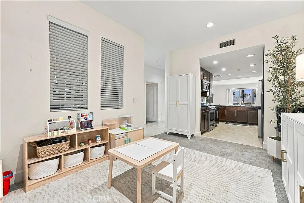2 bed, 1420 sqft, $3,500 — Photo 4