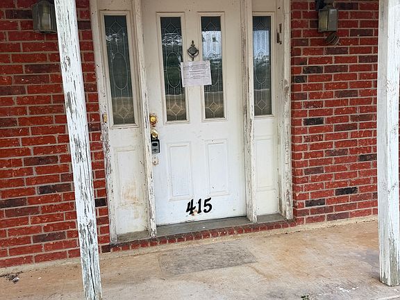 2nd image of 415 SE MAIN ST