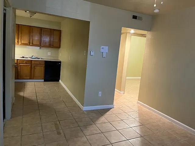 2 bed, $750 — Photo 2