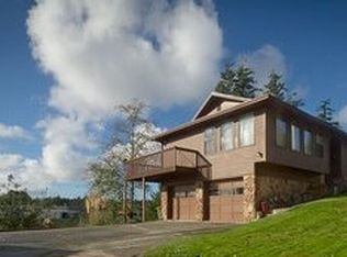 2450 Stephanie Ln, North Bend, OR 97459