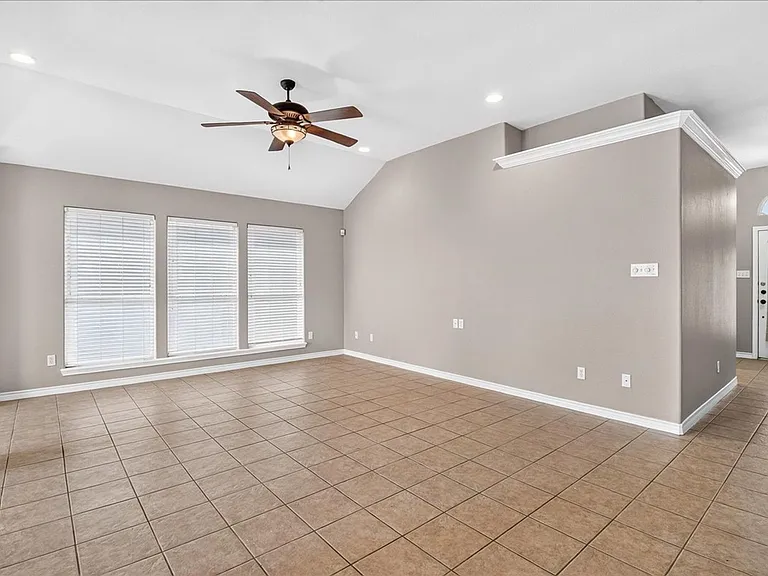 5114 Spring Brook Dr — Photo 7