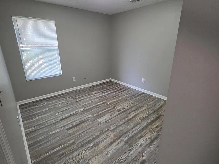 2592 Woodhill Dr — Photo 9
