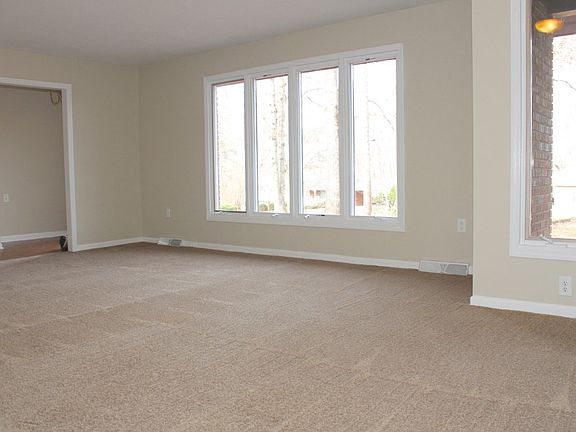 4th image of 410 Weatherstone Dr