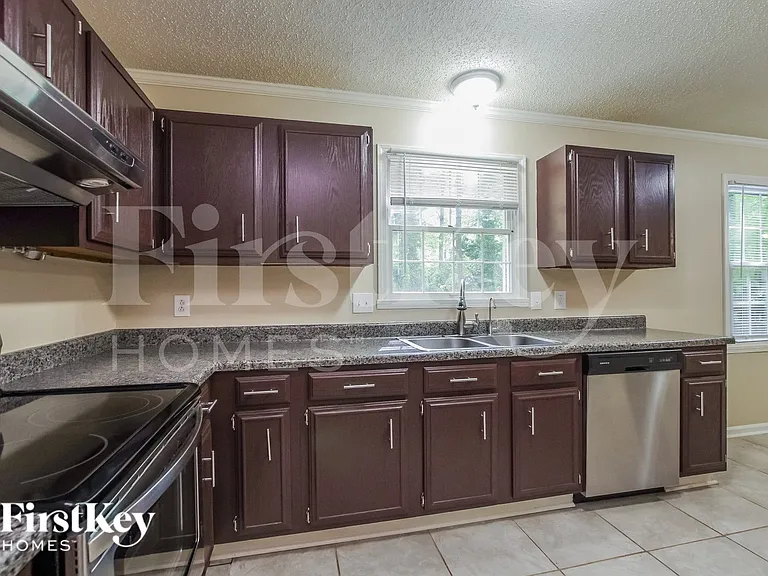 7225 Rollingridge Dr — Photo 5