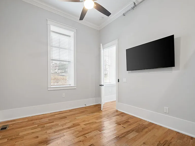 Madison St - 638 (x8) — Photo 14
