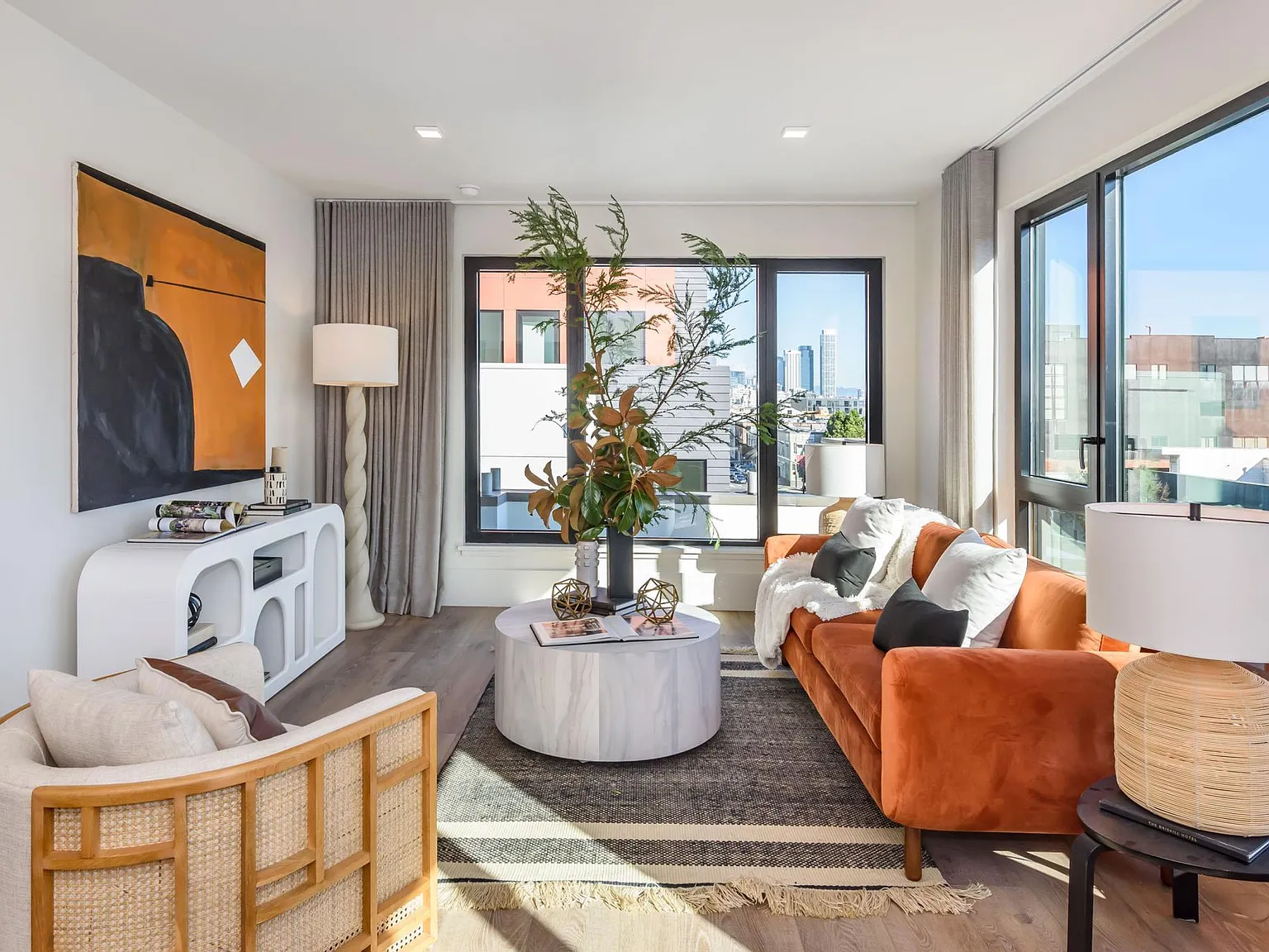 1 bed, 696 sqft, $4,700 — Photo 2