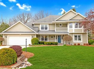 10123 N Foxkirk Cir, Mequon, WI 53097