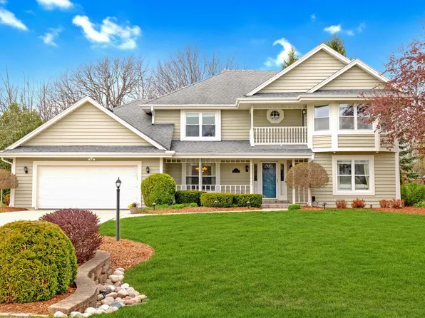 10123 North Foxkirk CIRCLE, Mequon, WI 53097