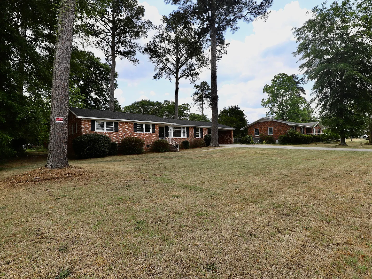 4 bed, 2.0 bath, 1614 sqft, $2,200 — Photo 2