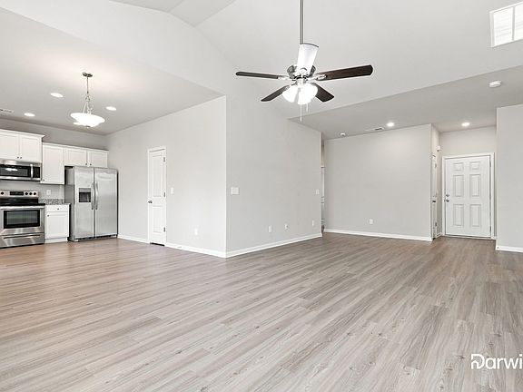 3rd image of 104 Culver St