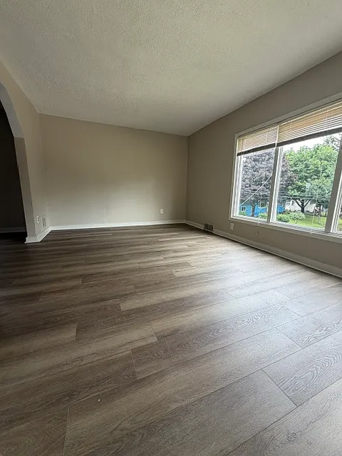 2 bed, 1000 sqft, $1,200 — Photo 3