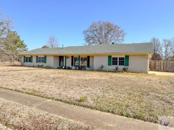 220 Camelia Ave, Hooks, TX 75561