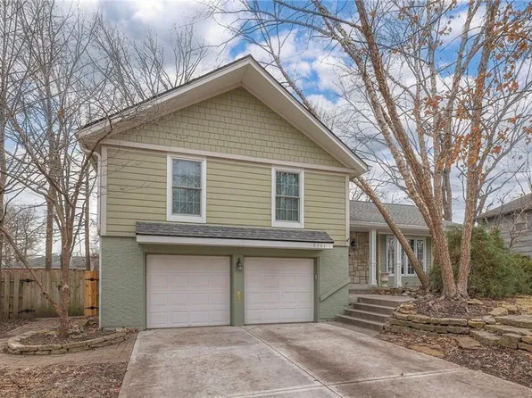 8201 W 97th Ter, Overland Park, KS 66212