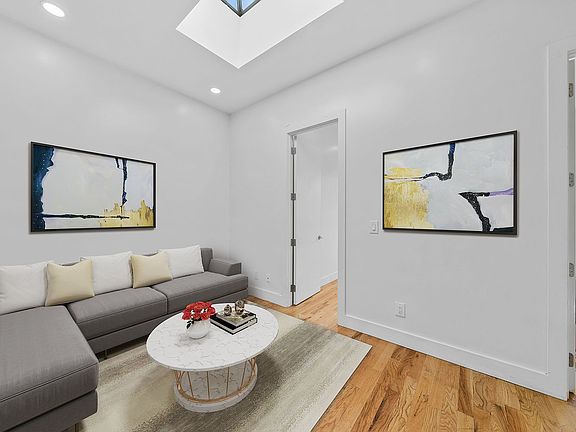 2nd image of 884 Jefferson Ave #3