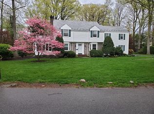 3 Ridge Ln, Colonia, NJ 07067