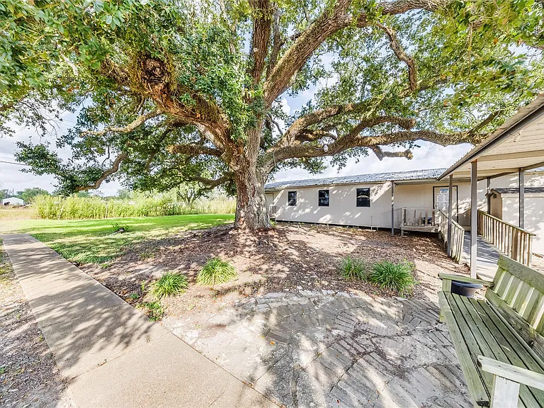 4227 Old Chocolate Bayou Rd — Photo 5