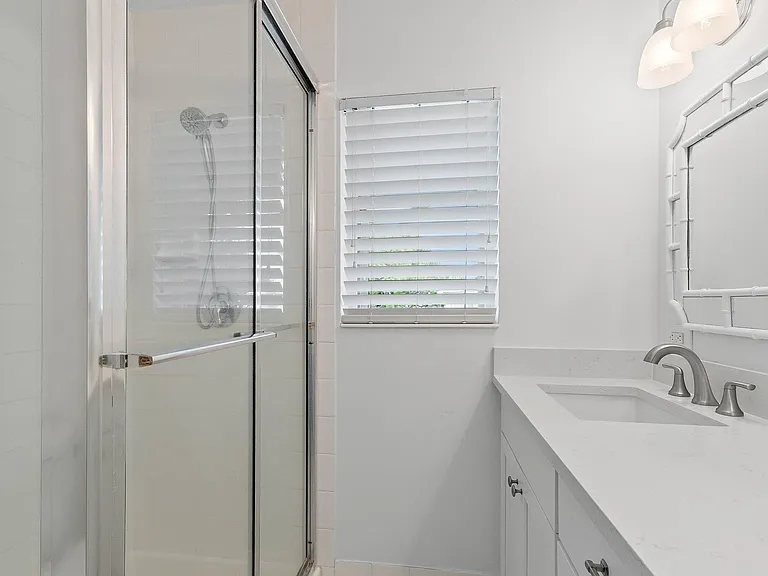 2406 SW Danbury Ln — Photo 24