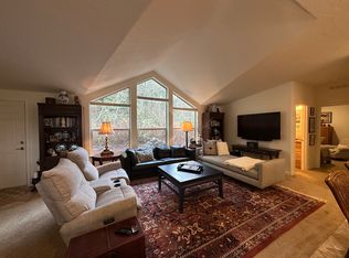 1086 56th St, Port Townsend, WA 98368