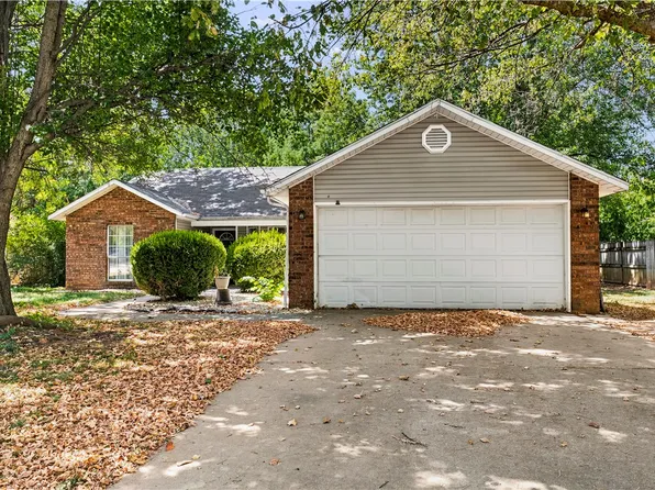 1299 N Fieldstone Ave, Fayetteville, AR 72704