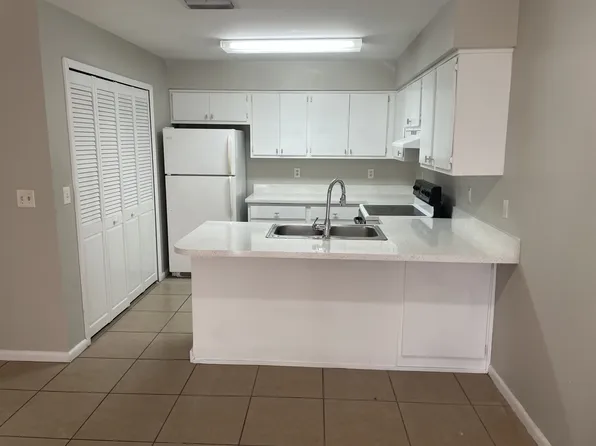 821 NE 8th St (ZFI) - D, 821 NE 8th St, Cape Coral, FL 33909