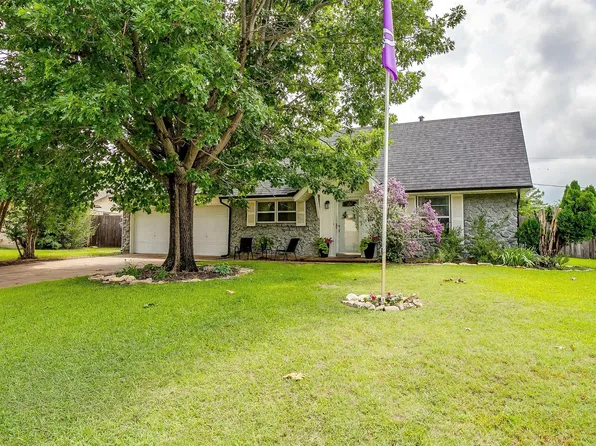 5624 Belfast Ln, North Richland Hills, TX 76180