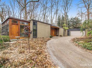 58 Sunnybrook Ave SE, Grand Rapids, MI 49506