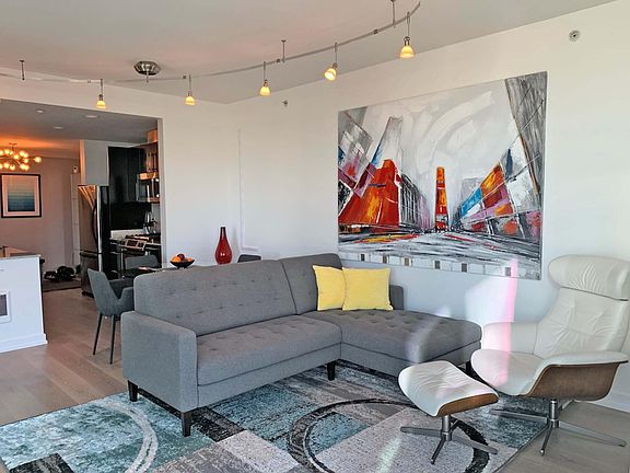 living/dining room (18' x 14.5')