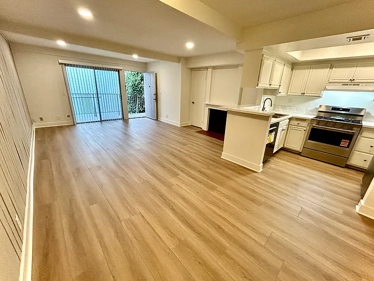 4319 Whitsett Ave #4 — Photo 3