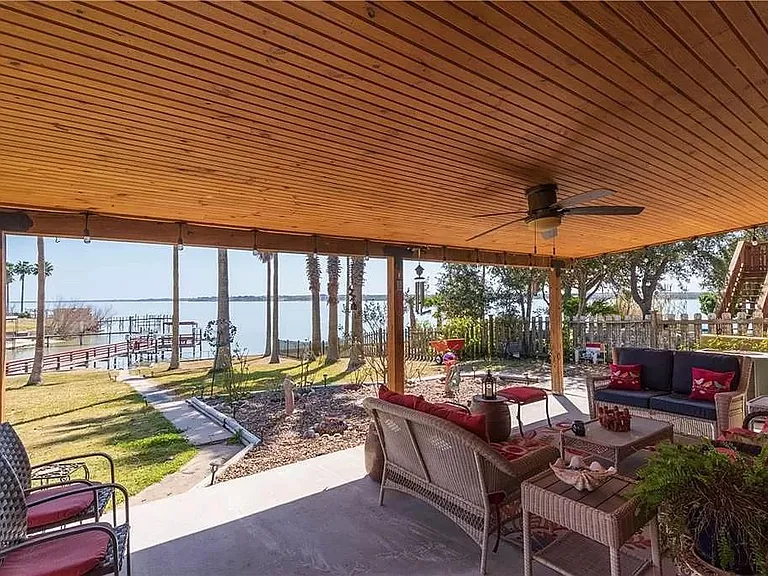 HUGE Covered back lanai