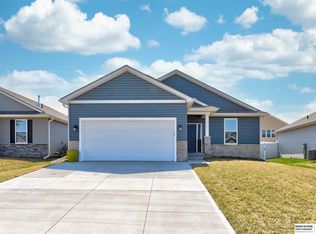 17531 Greenleaf St, Omaha, NE 68136