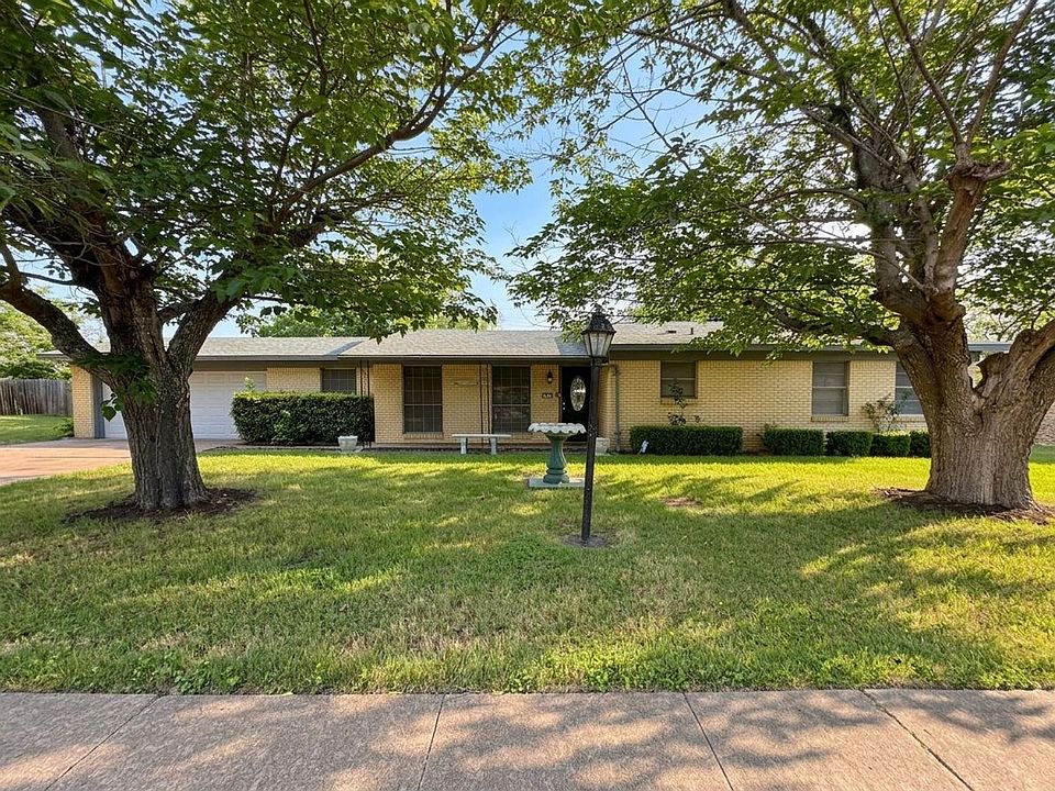 1st image of 605 Bellaire Dr