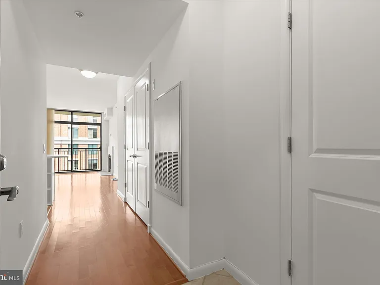 1021 Garfield St #905 — Photo 3