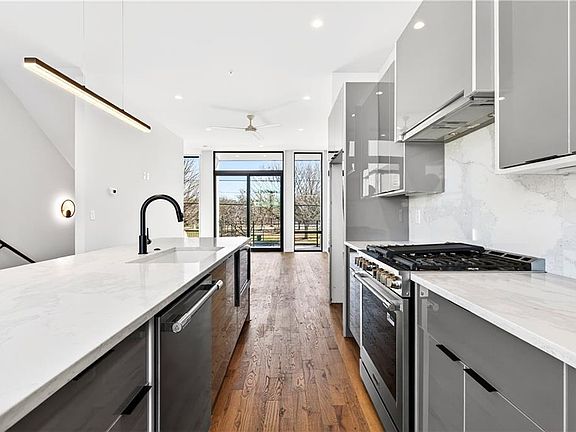 5th image of 105 Georgia Ave SE #10