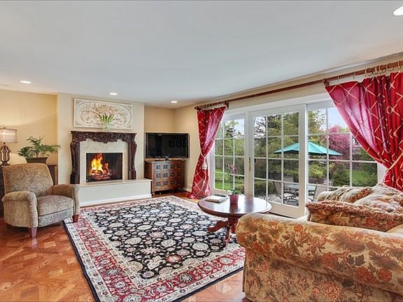 4th image of 1375 Wood Hill Ln