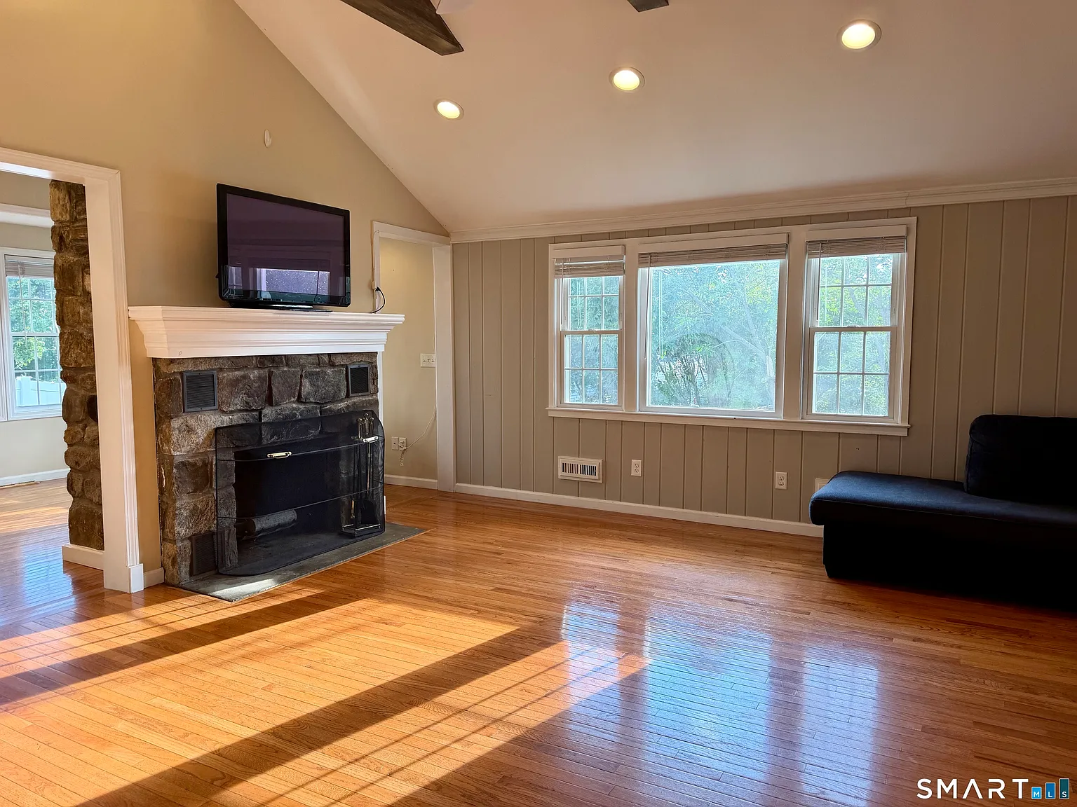 2 bed, 1.0 bath, 1516 sqft, $3,600 — Photo 2