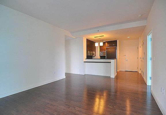 5th image of 101 W 24th St APT 19A