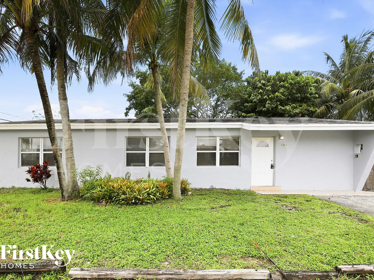 3 bed, 2.0 bath, 1222 sqft, $2,700 — Photo 1